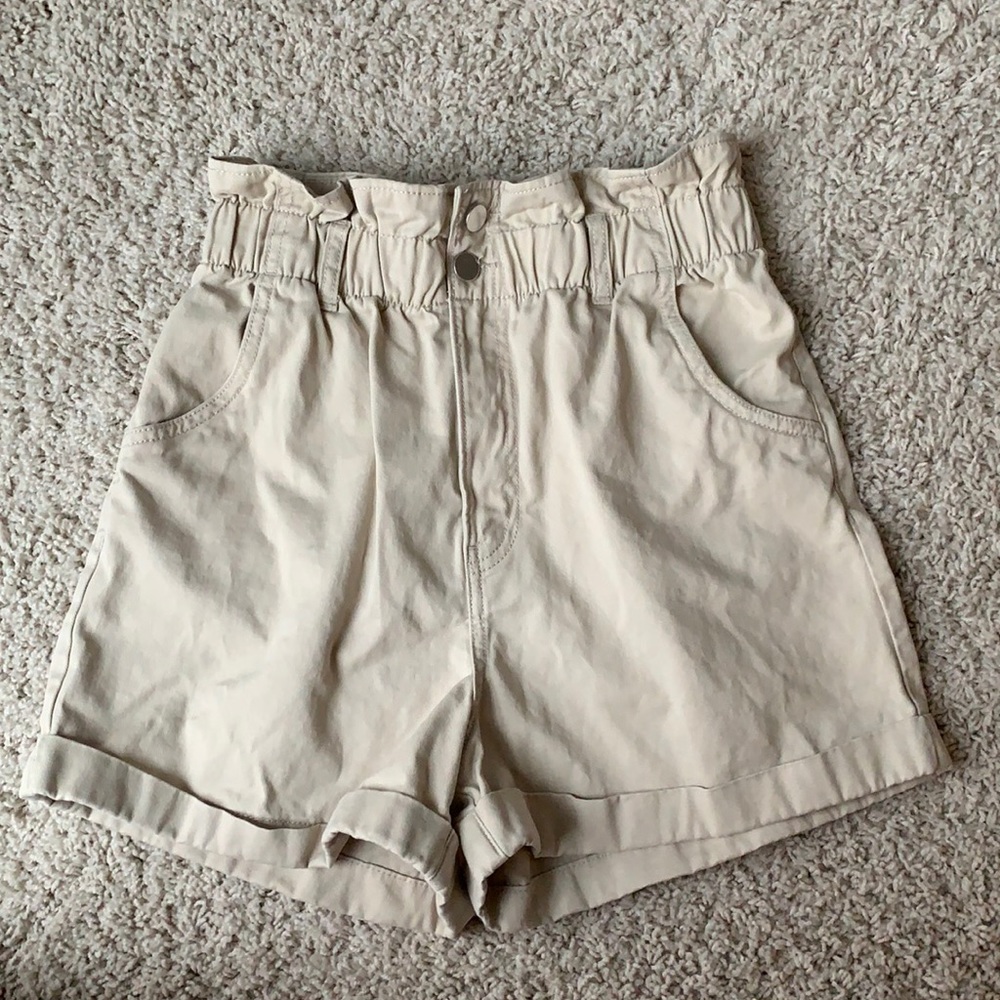 H&M KHAKI RUCHED SHORTS